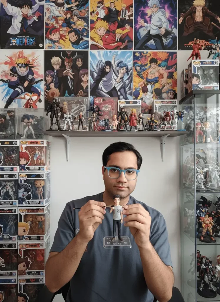 یک گیمر در اتاق گیمینگ در حال ساخت اکشن فیگور با هوش مصنوعی از خودش روی میز بازی.