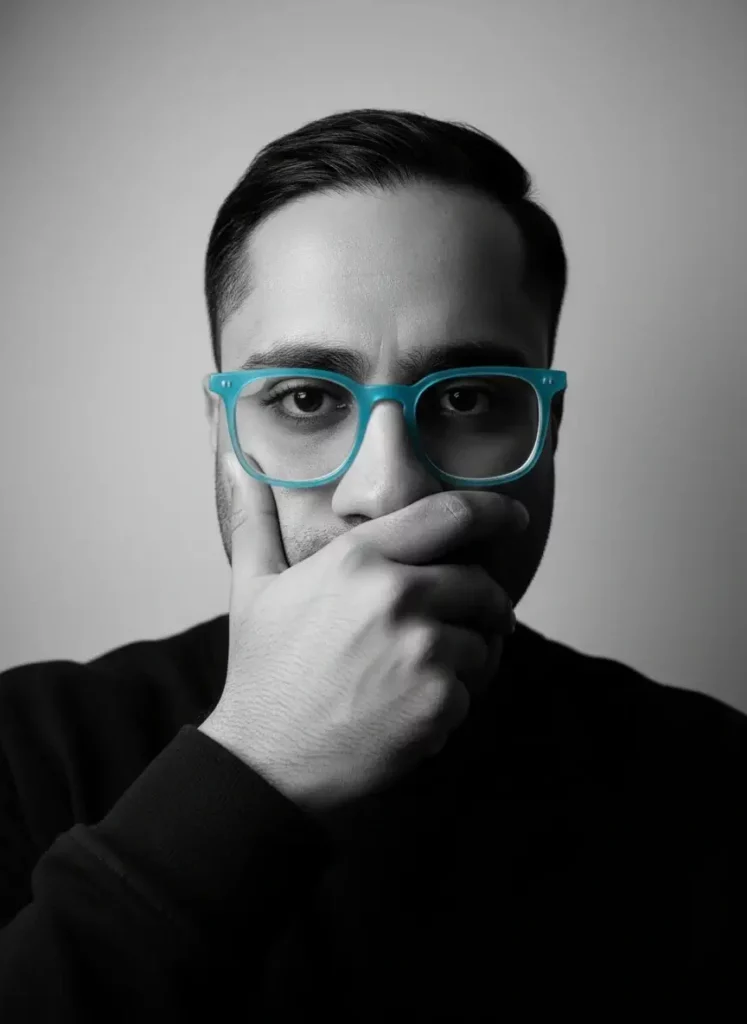 تصویر پرتره مینیمال و رازآلود